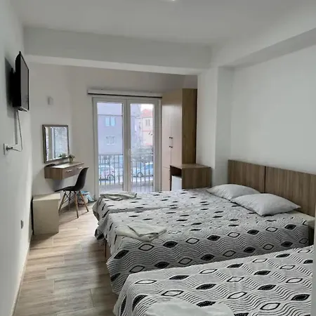 Apartment Paradiso Center